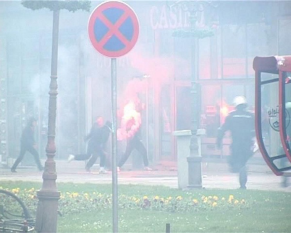 Туча навијача Звезде и Партизана код Бијељине: Две особе повређене